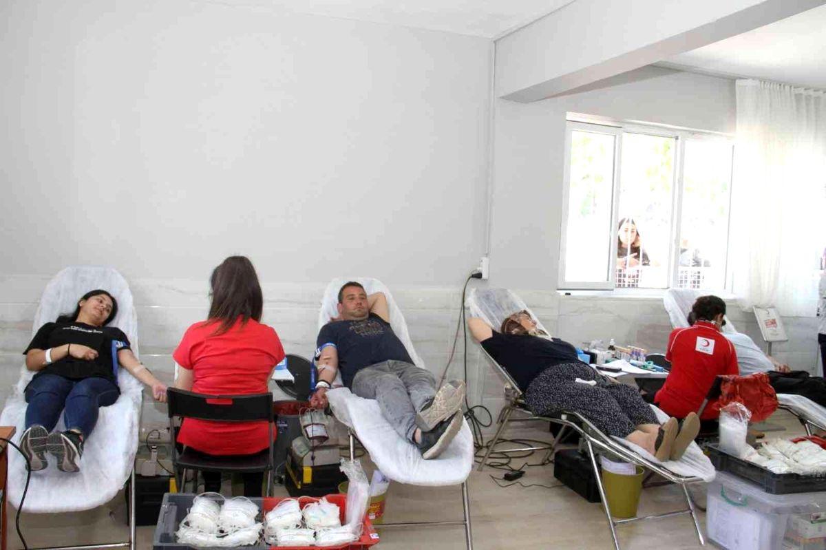 Bilim Fuarı Şenliği’nde vatandaşlardan kan bağışına yoğun ilgi