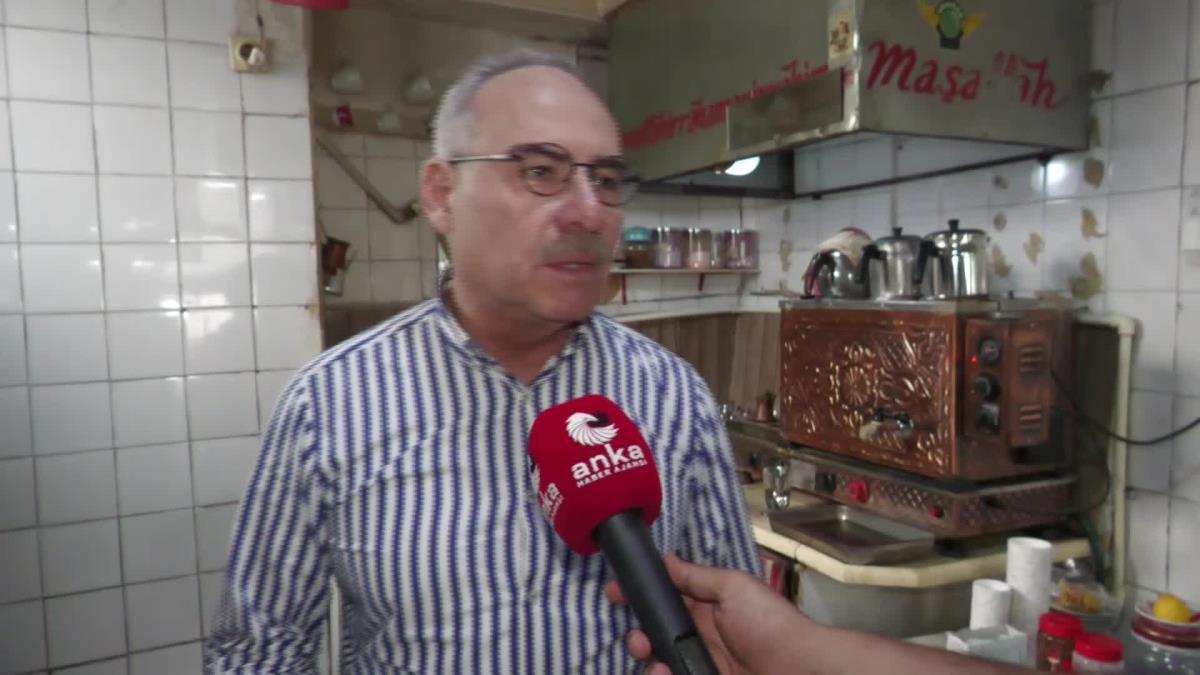 İzmir’de Kahvehanelerde Çaya Yüzde 50 Zam… Kahveciler Odası Başkanı Kırdı: “Artık Yancılara Çay Ismarlanmıyor”