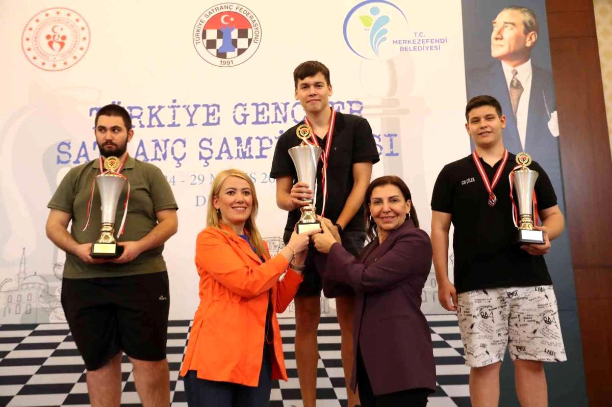 Türkiye Gençler Satranç Şampiyonasının kazananları ödüllerine kavuştu