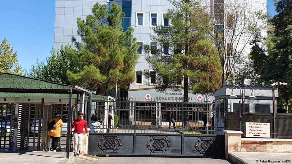 Diyarbakır’da 20’den fazla gazeteci gözaltında