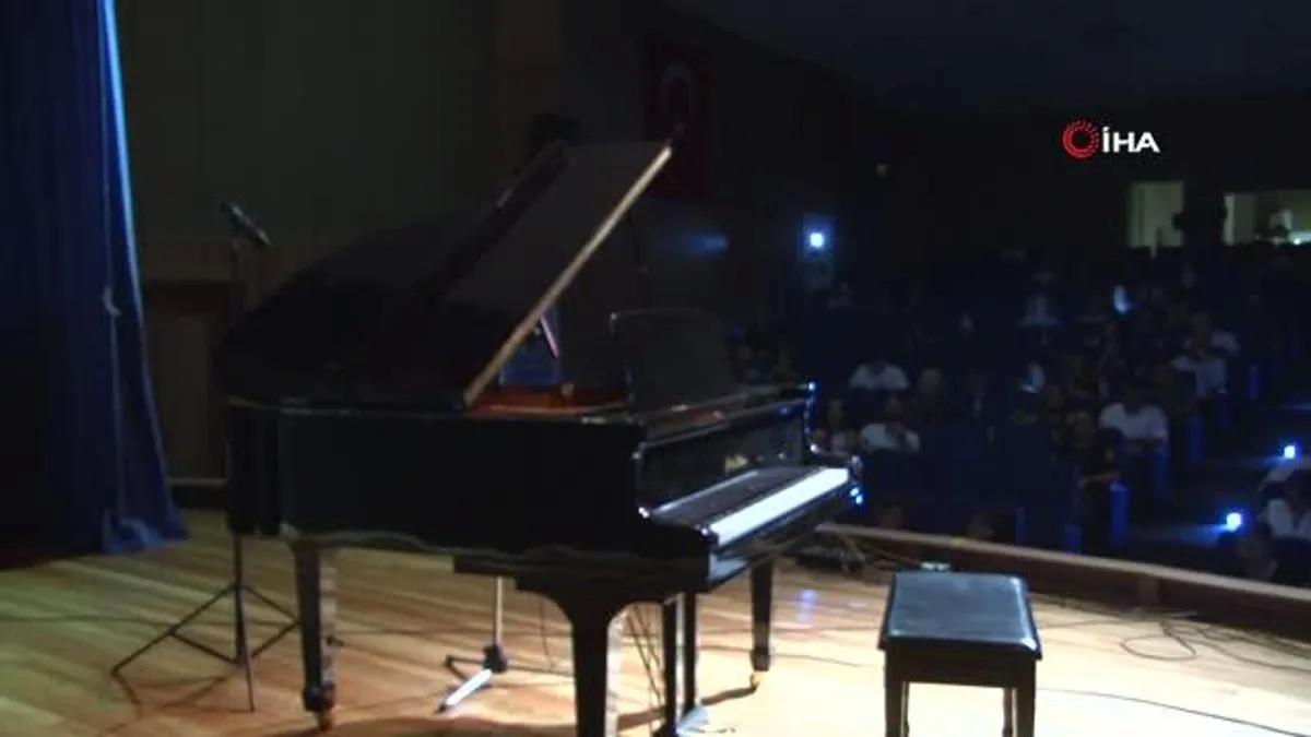 İzmir’de engelsiz sahne: Online eğitim aldılar, konserlerini sahnede verdiler