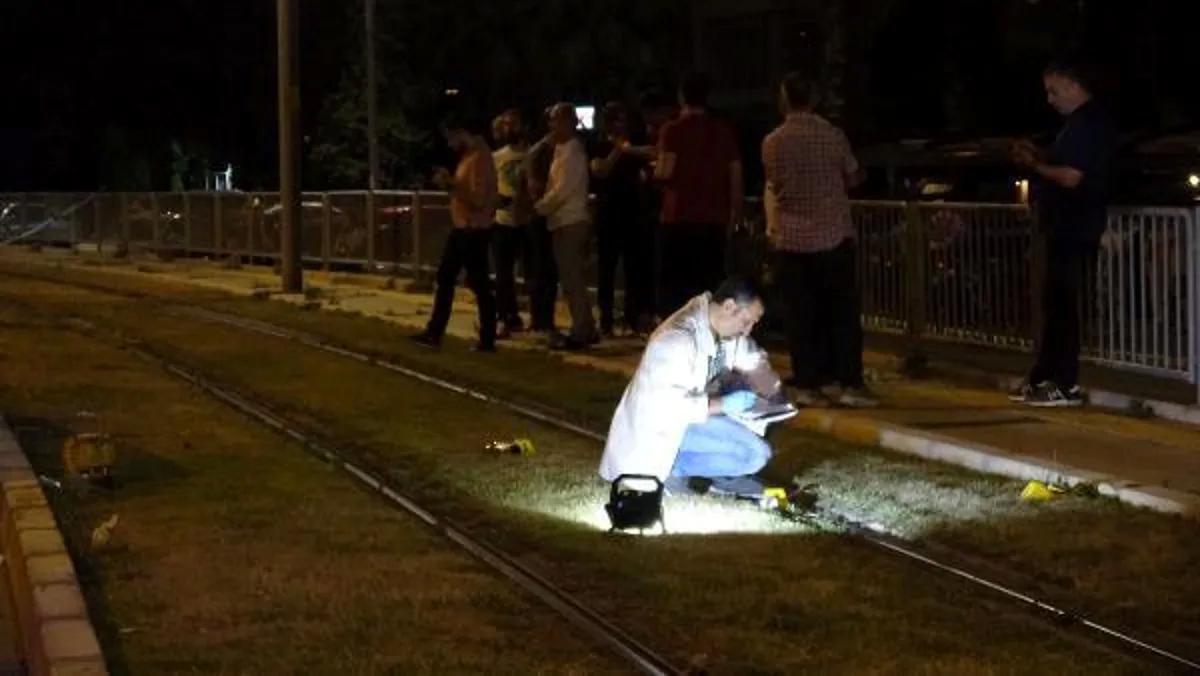 İzmir’de otomobile uzun namlulu silahla saldırı: 1 ölü 1 ağır yaralı
