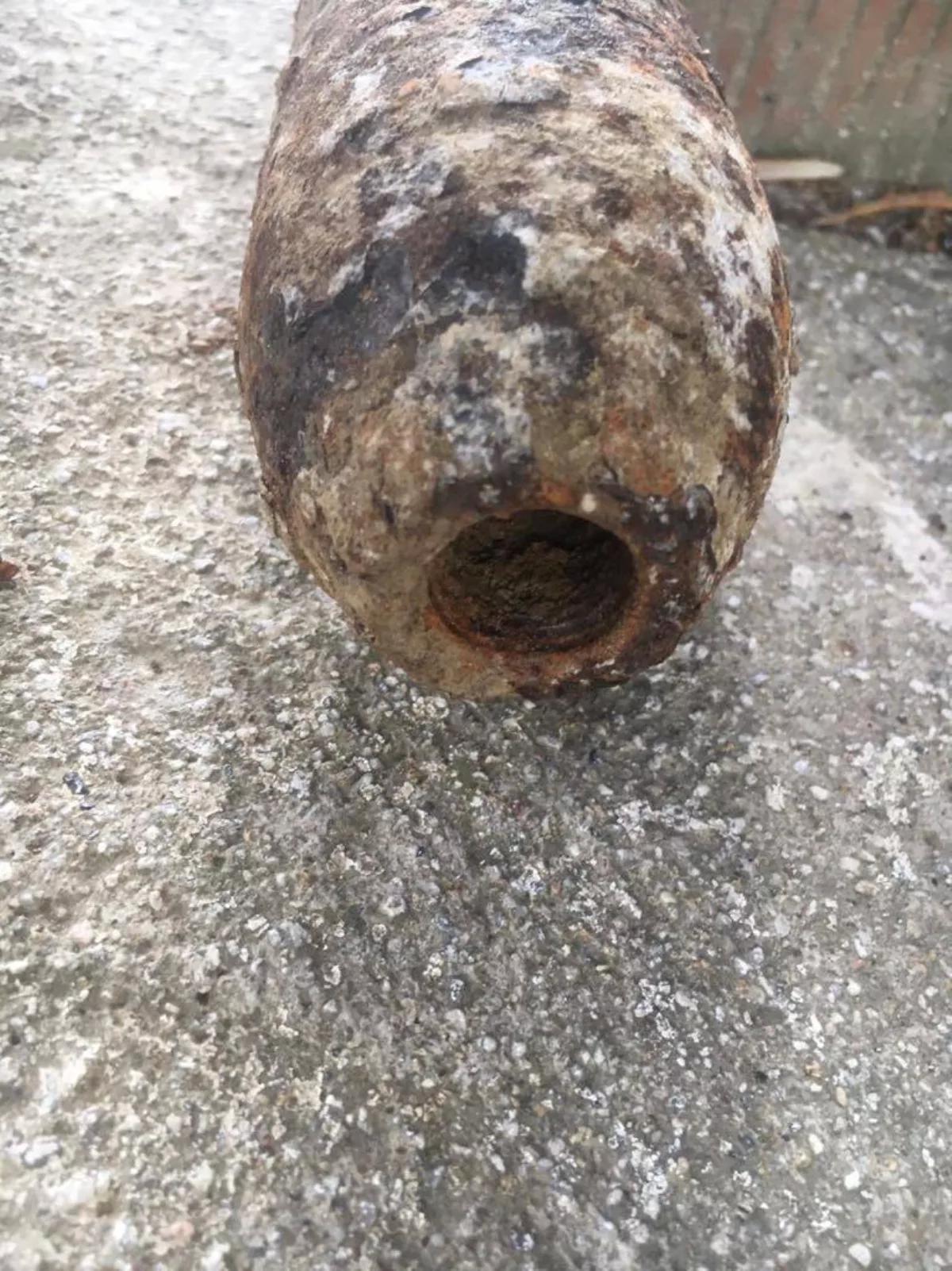 Manisa’da mezarlıkta patlamamış top mermisi bulundu