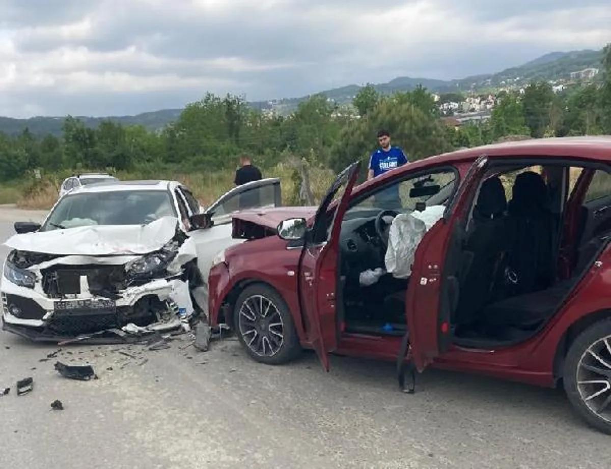 Sapanca’da iki otomobil çarpıştı: 5 yaralı
