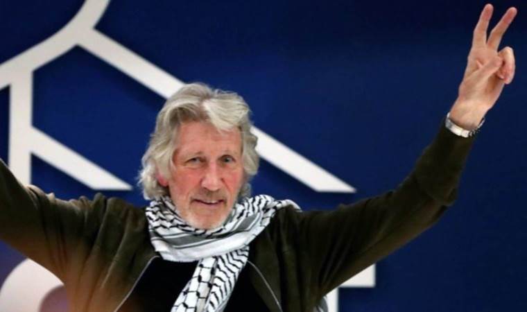 İngiliz müzisyen Waters’a Şili’yi ziyaretinde “Palestino Futbol Kulübünün forması” hediye edildi