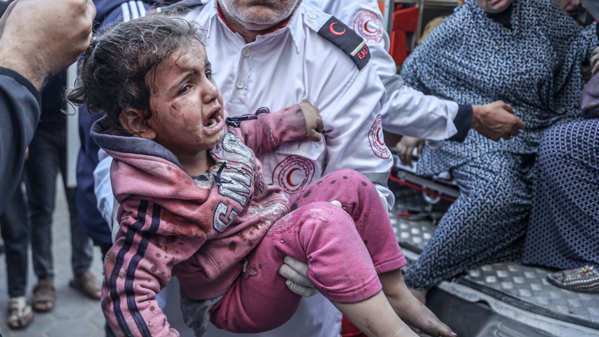 Gazze’de vahim hücum: Çocuk ve bayanlar öldü