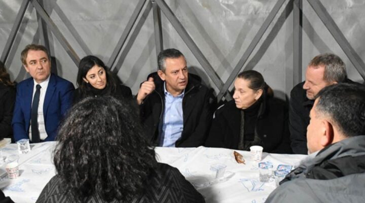 CHP Genel Başkanı Özgür Özel’den Veli Ağbaba’ya taziye ziyareti