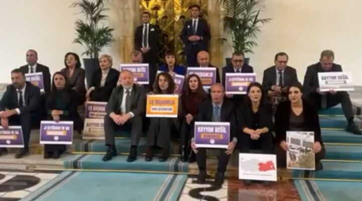 DEM Parti’den TBMM’de kayyum protestosu