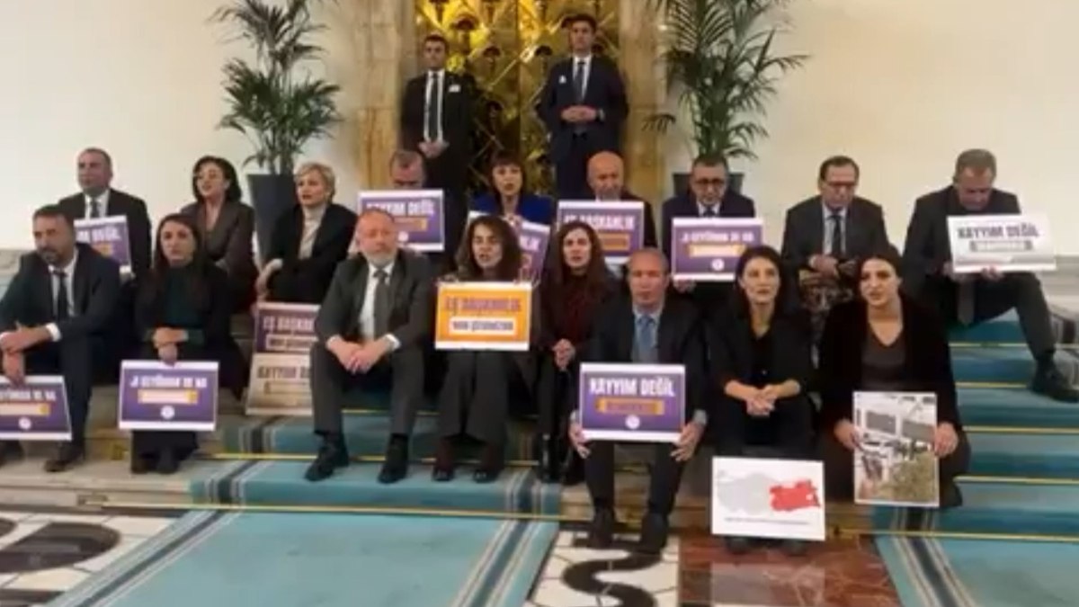 DEM Parti’den TBMM’de kayyum protestosu