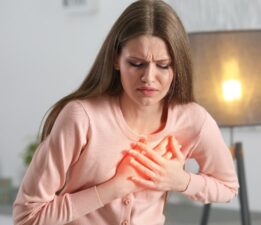 Evde kalp krizi geçirdiğinizi anlamanın yolları