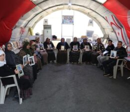 Diyarbakır anneleri çözüm süreci isteyerek evlatlarına “teslim ol” çağrısında bulundu